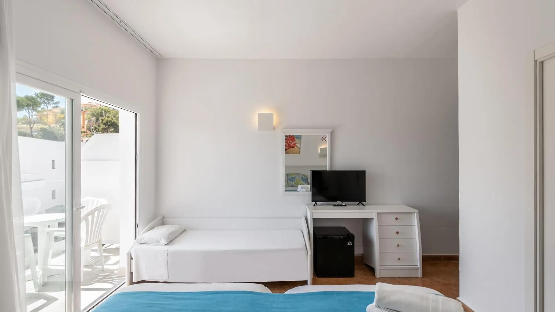 Hostal Neptuno Peguera Guest house