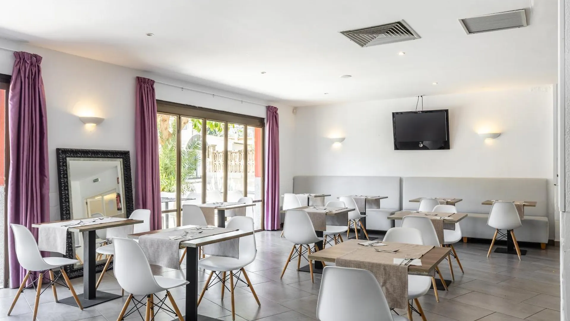 *** Konukevi Hostal Neptuno Peguera İspanya