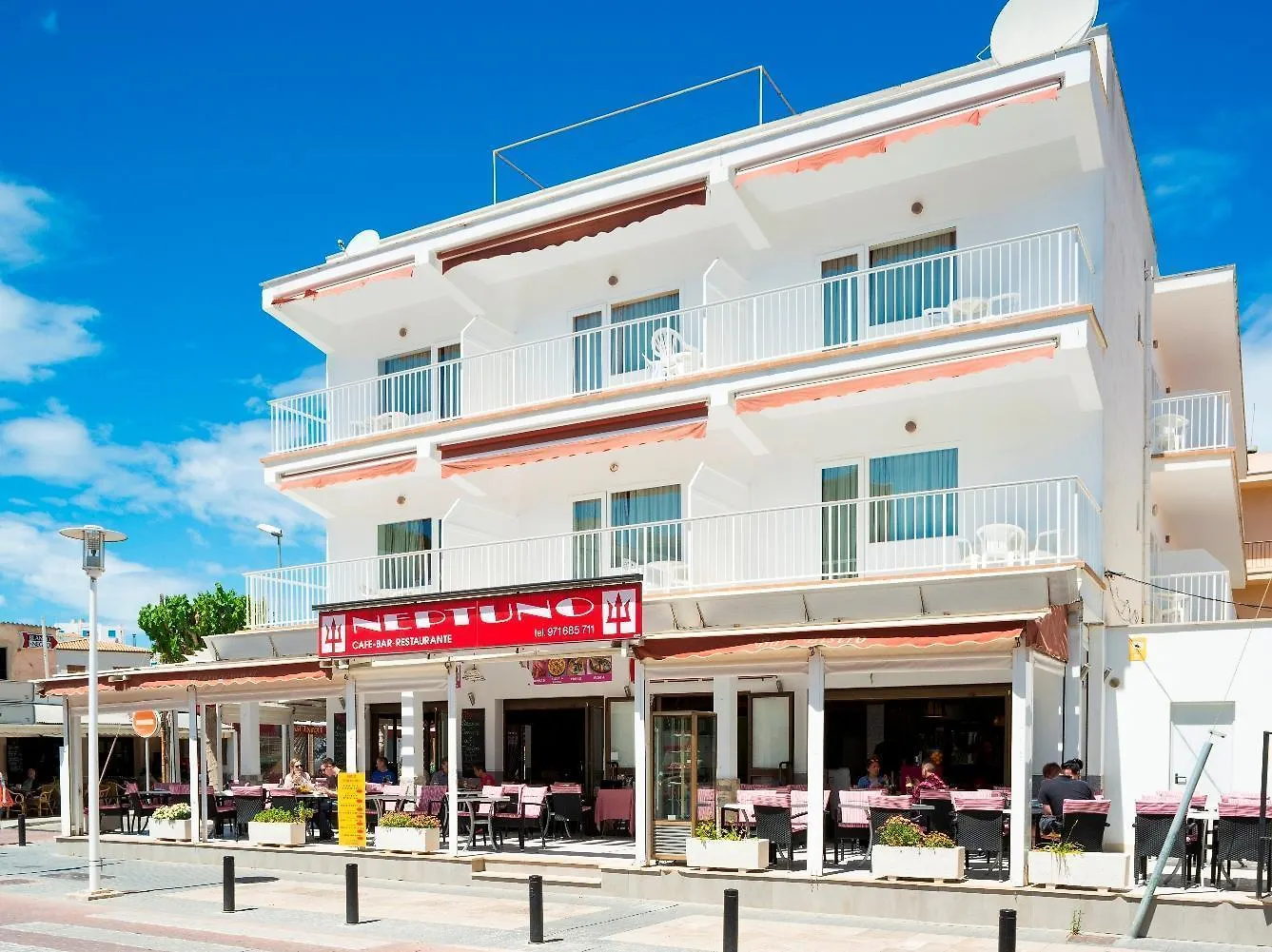 Hostal Neptuno Peguera 3*,
