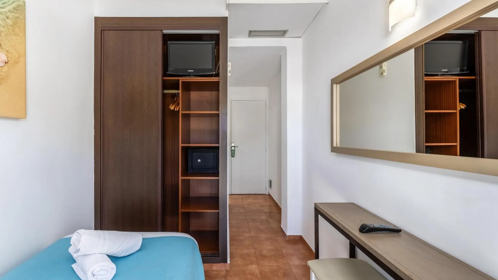 Hostal Neptuno Paguera 3*,